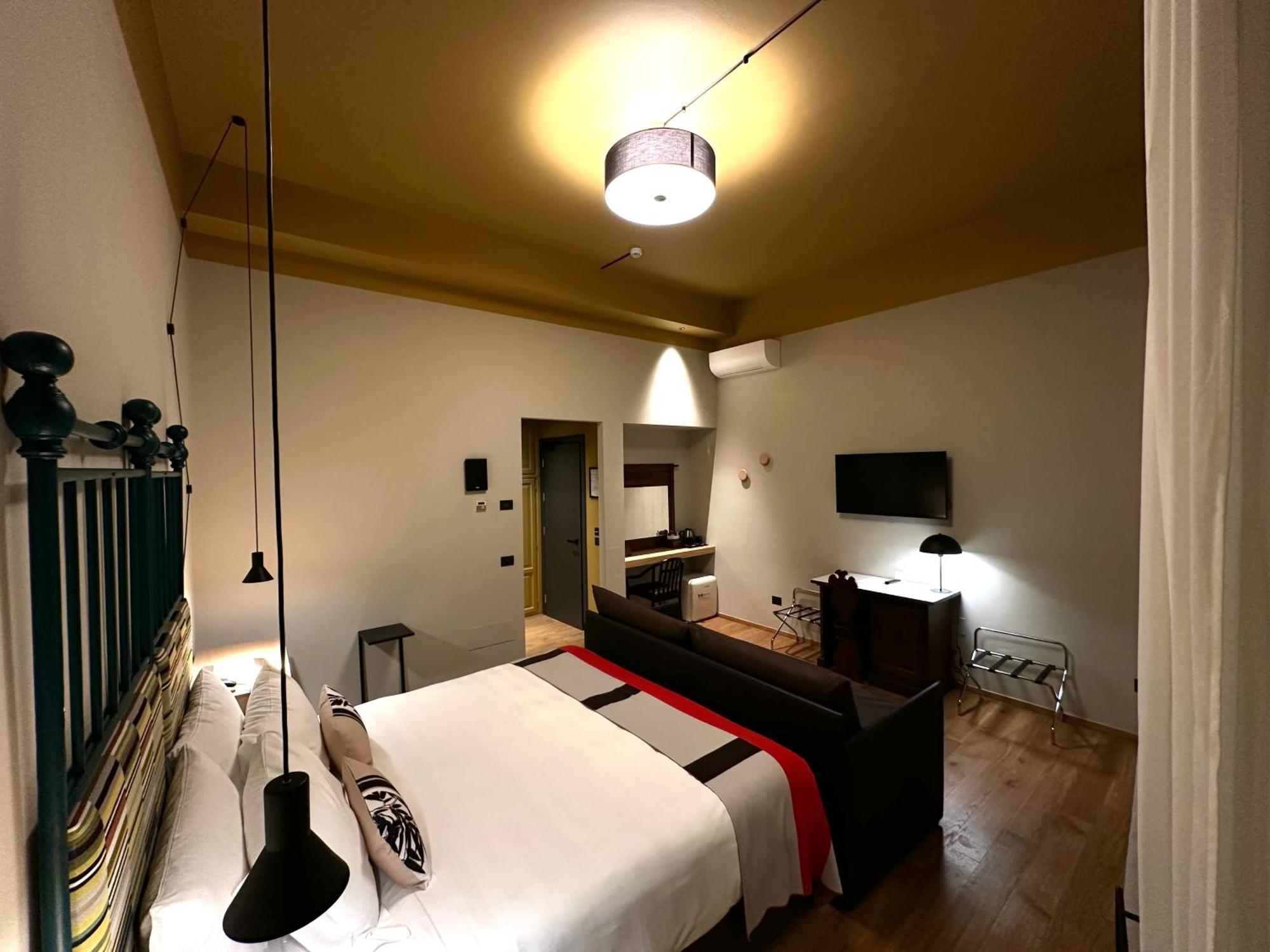 Hotel Priori Secret Garden เปรูจา ภายนอก รูปภาพ
