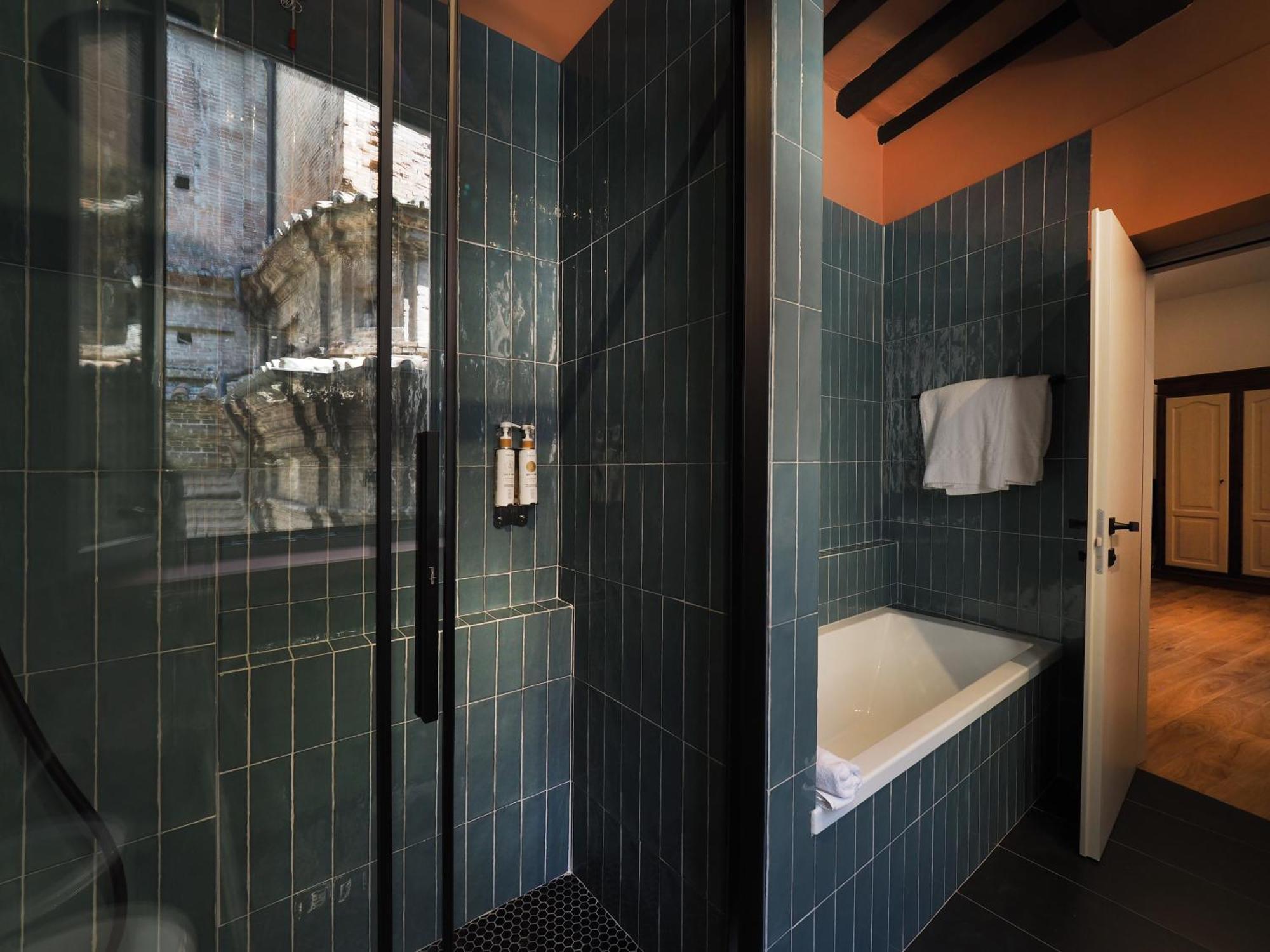 Hotel Priori Secret Garden เปรูจา ภายนอก รูปภาพ